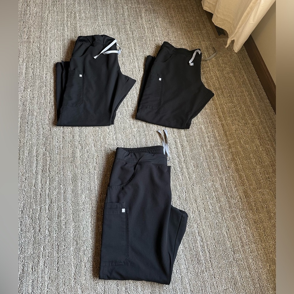 3 pair of Figs  Kade scrub pants size XL